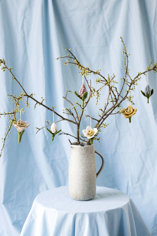 Perlenhyazinthe – Pearl Hyacinth – weiss – Handgemacht aus Filz von Gry & Sif