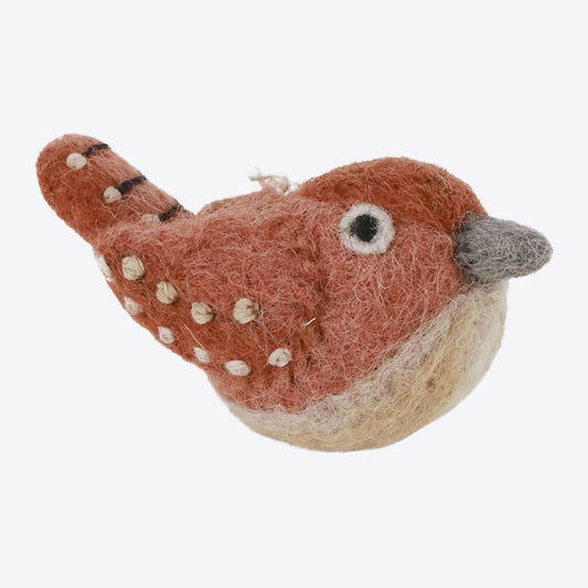 Filz-Vogel Zaunkönig in Rostbraun von Gry & Sif – gestickte Flügel-Punkte und -Streifen – Seitenansicht