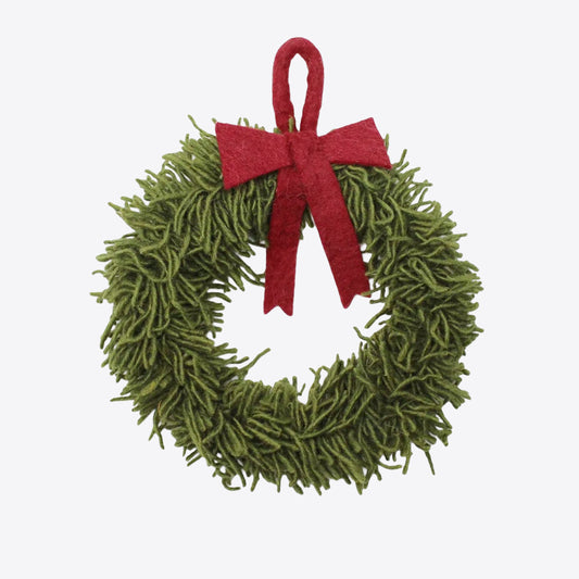 Weihnachtskranz mit roter Schleife – Handgemacht aus Filz von Gry & Sif