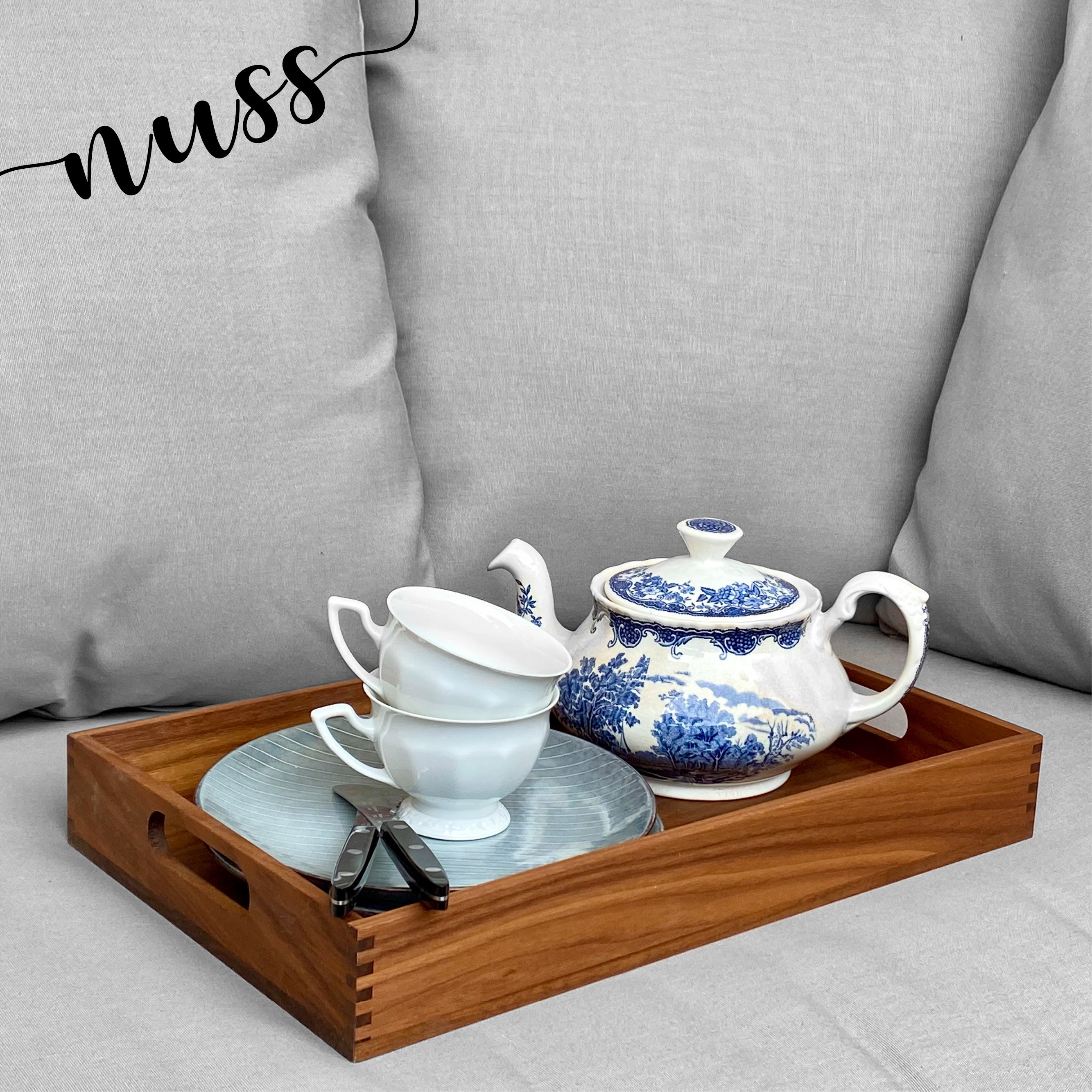 Holztablett 39 × 24 cm aus Eiche und Nussbaum