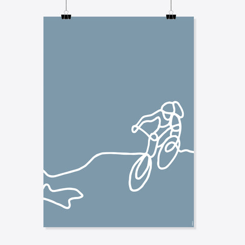 NaniManu Plakat «Biken» – weisse Ein-Linien-Zeichnung eines Mountainbikers auf taubenblauem Grund
