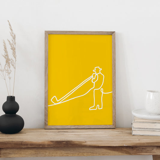 Alphorn-Plakat im Holzrahmen auf einer Holzbank vor weisser Wand, daneben eine schwarze Vase mit Trockengräsern