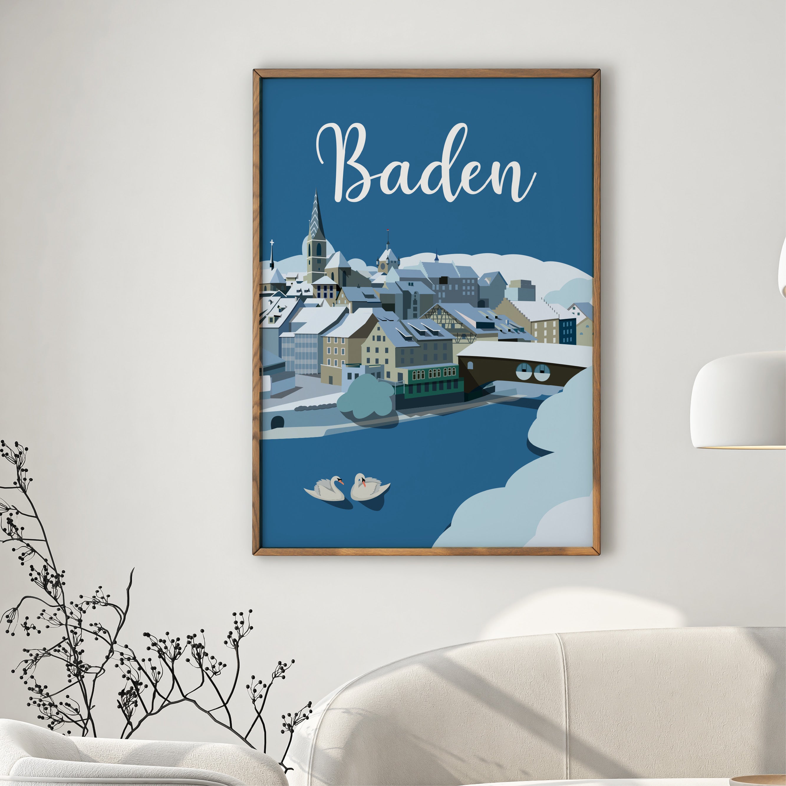 Gerahmtes Poster «Altstadt Winter» von Reana.Design an weisser Wand über einem hellen Sofa