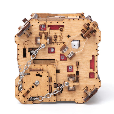 Deckel der Houdini-Box von oben: Kette, Würfel und kleine Schiebeteile