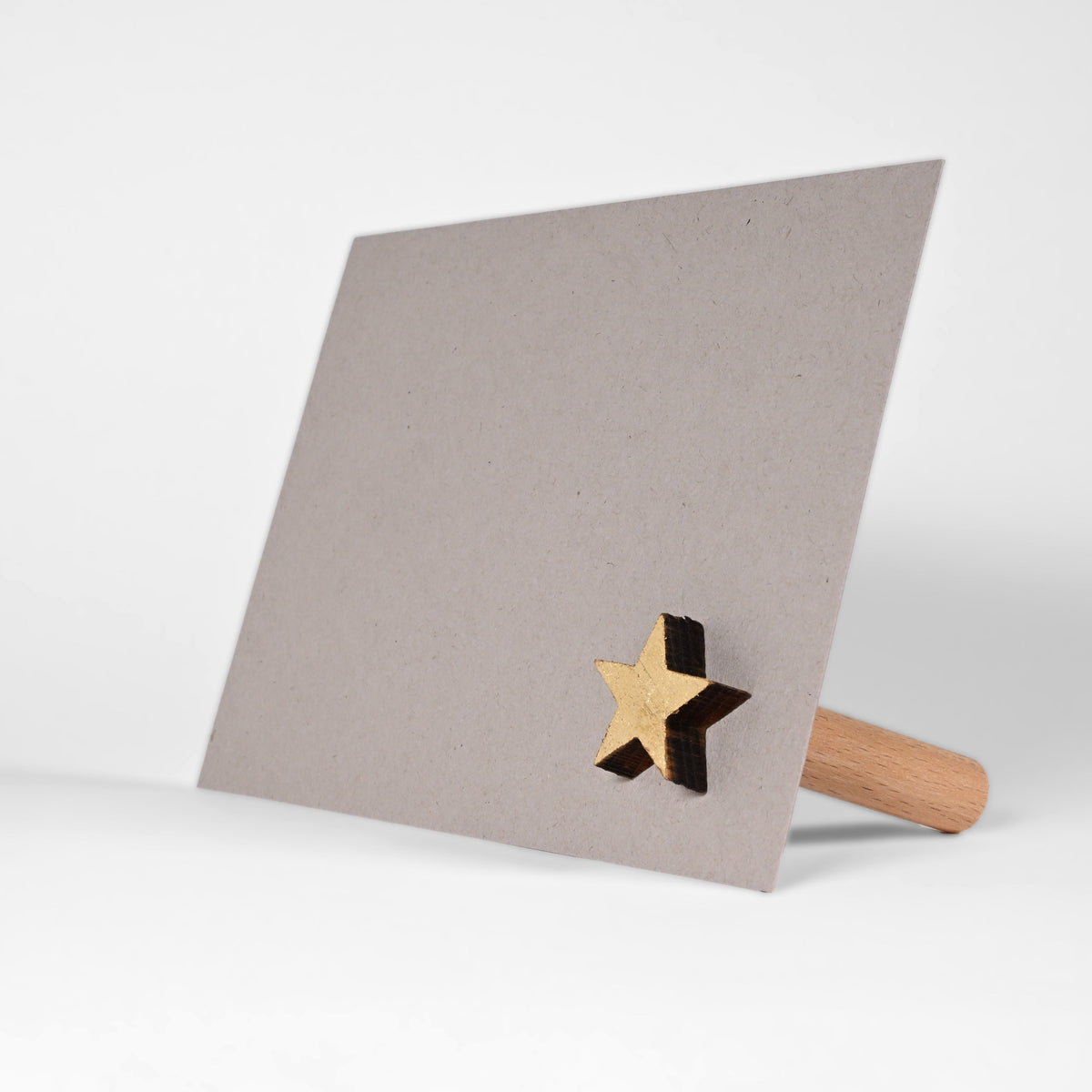 Wort-Halter Weihnachten mit goldenem Holzstern und eingesteckter Karte